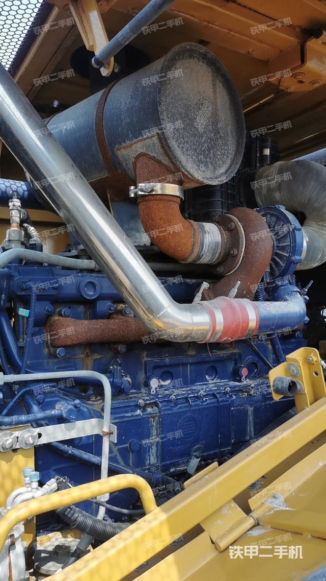 发动机右侧（整机外观及大件）