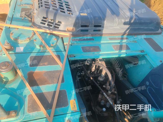 驾驶室顶部（整机外观）