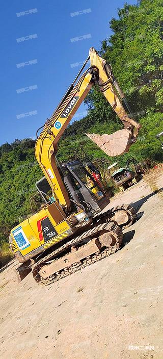 雷沃重工FR75E2挖掘机实拍图片