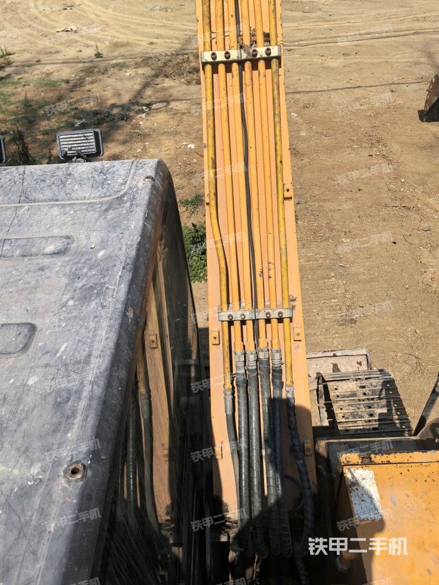 大臂背部俯視(工作和回轉(zhuǎn)裝置) 大臂背部俯視(工作和回轉(zhuǎn)裝置)