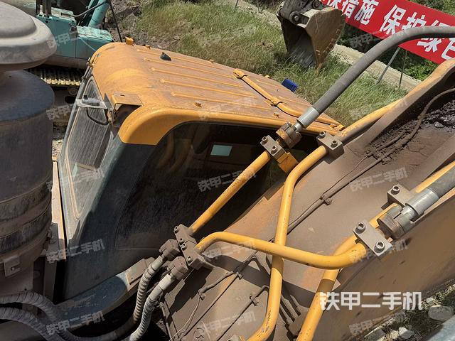 驾驶室顶部（整机外观）