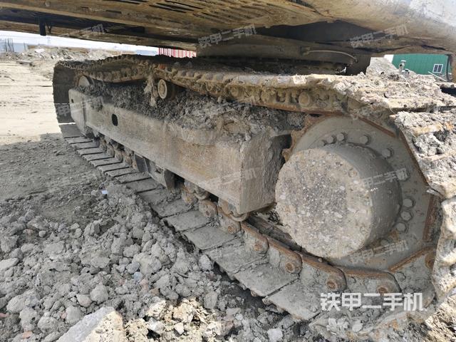 右侧履带整体(行走机构) 右侧履带整体(行走机构)