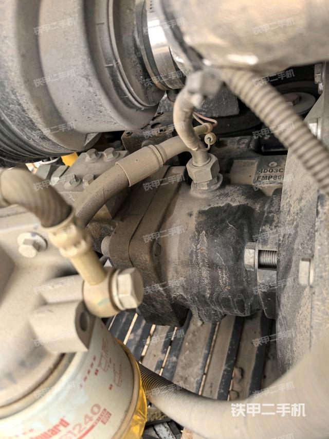 液壓泵艙室正面整體(整機外觀) 液壓泵艙室正面整體(整機外觀)