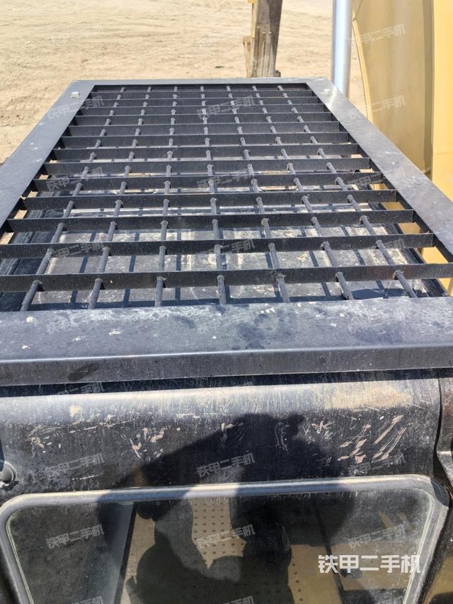 驾驶室顶部(整机外观) 驾驶室顶部(整机外观)