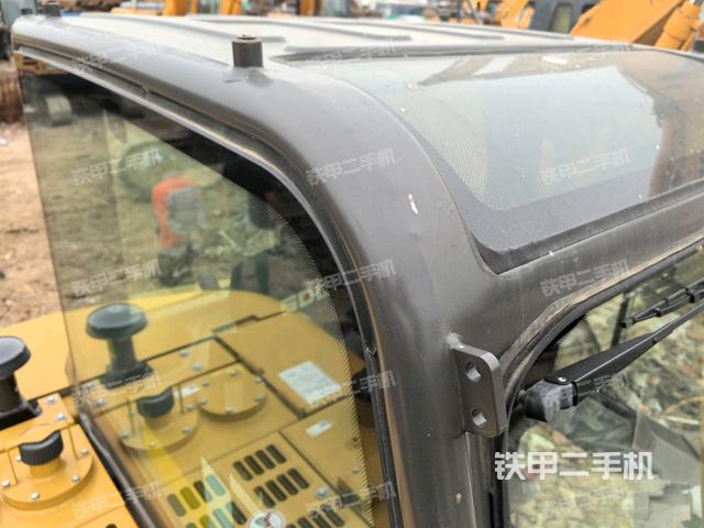 駕駛室頂部(整機外觀) 駕駛室頂部(整機外觀)