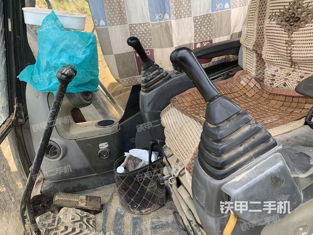 驾驶室整体(整机外观) 驾驶室整体(整机外观)