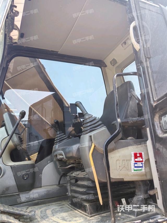 驾驶室整体(整机外观) 驾驶室整体(整机外观)