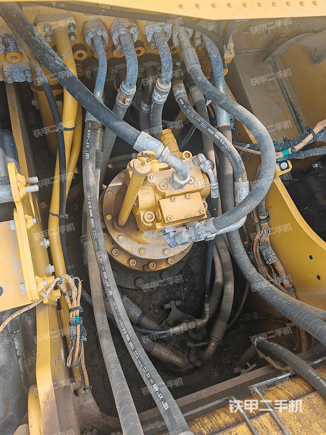 回转马达和主控阀（整机外观）