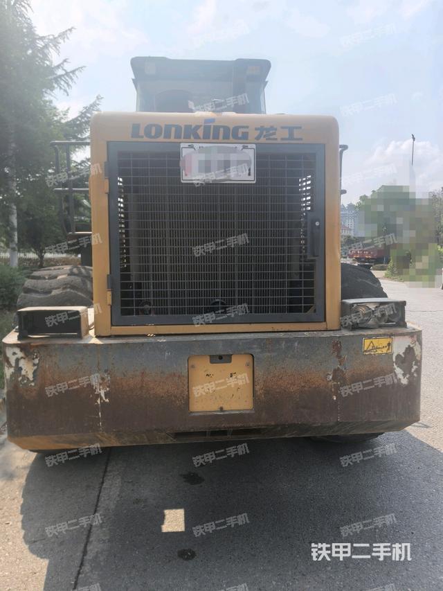 正后方(整機(jī)外觀) 正后方(整機(jī)外觀)