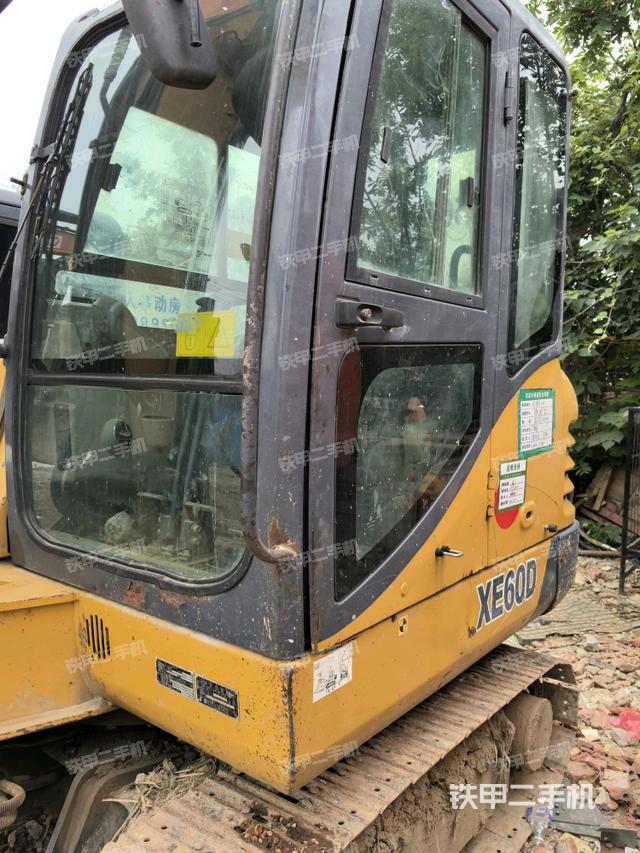 駕駛室整體（整機(jī)外觀）