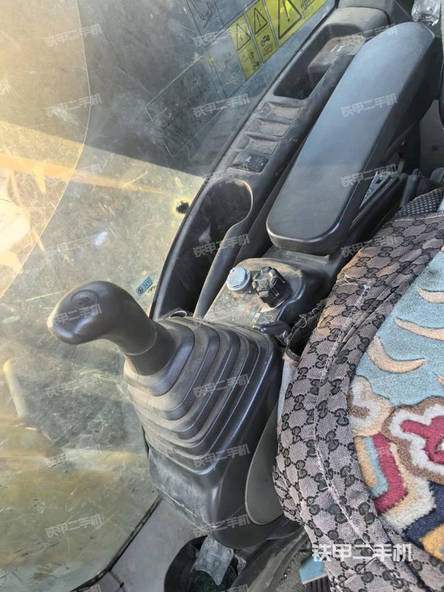 座椅左側(cè)控制臺(tái)/音響/含左手柄（駕駛室部分）