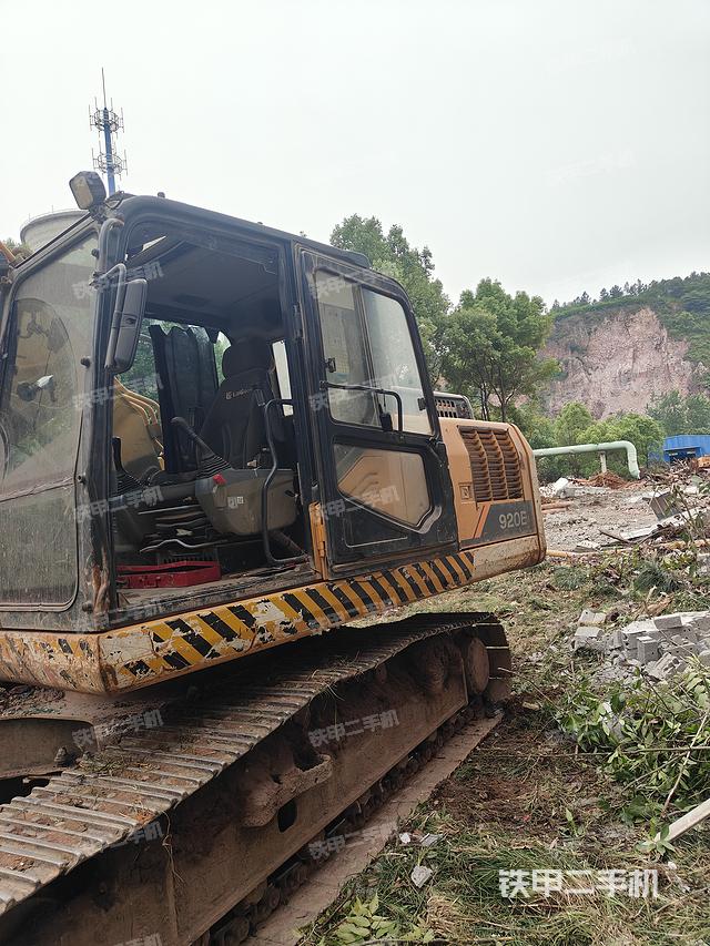 驾驶室顶部（整机外观）