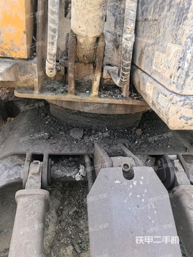 轉(zhuǎn)盤和下車架正前(工作和回轉(zhuǎn)裝置) 轉(zhuǎn)盤和下車架正前(工作和回轉(zhuǎn)裝置)