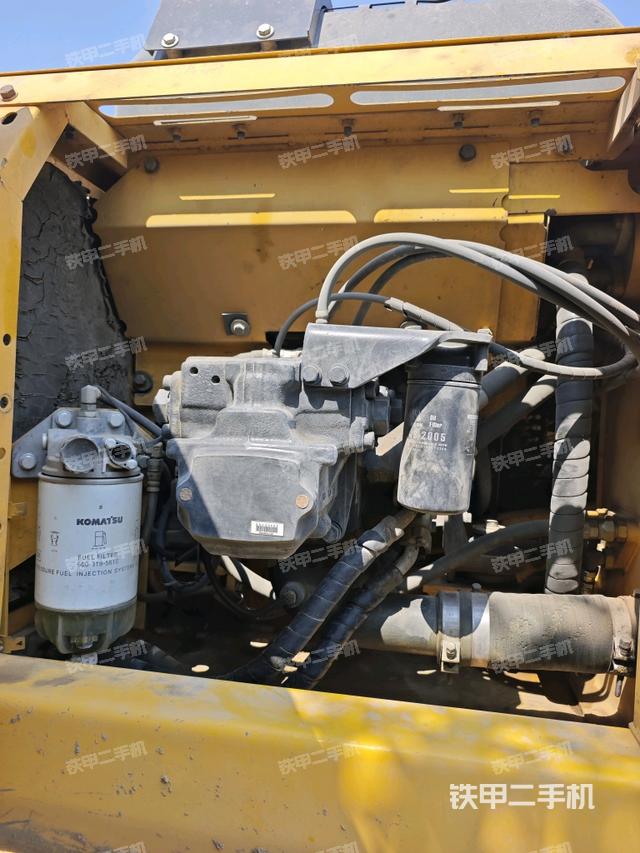 液壓泵艙室正面整體(整機(jī)外觀) 液壓泵艙室正面整體(整機(jī)外觀)