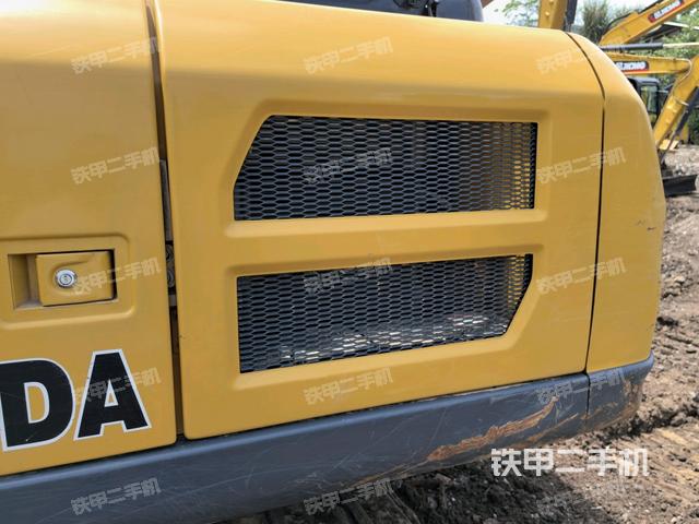 散熱器正面(大件艙室) 散熱器正面(大件艙室)