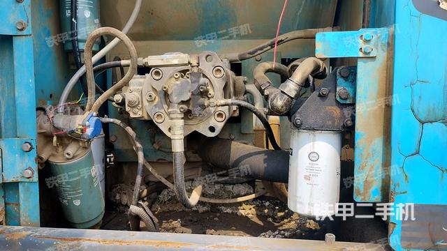 液壓泵艙室正面整體(整機(jī)外觀) 液壓泵艙室正面整體(整機(jī)外觀)