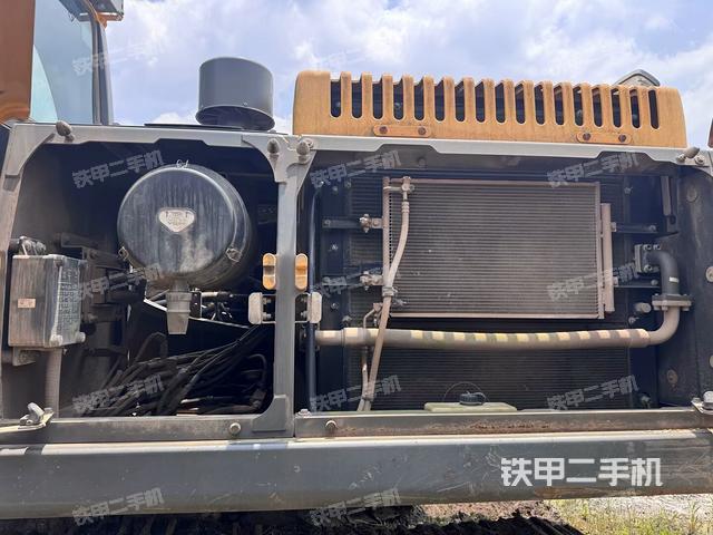 散熱器正面(大件艙室) 散熱器正面(大件艙室)