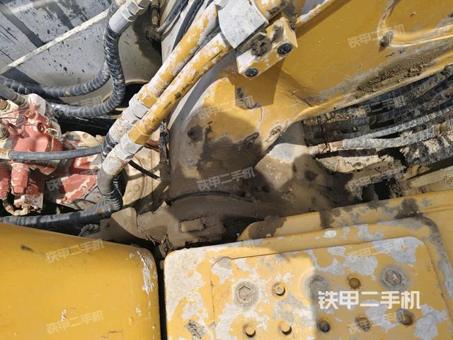 大臂根部 斜视(工作和回转装置) 大臂根部 斜视(工作和回转装置)