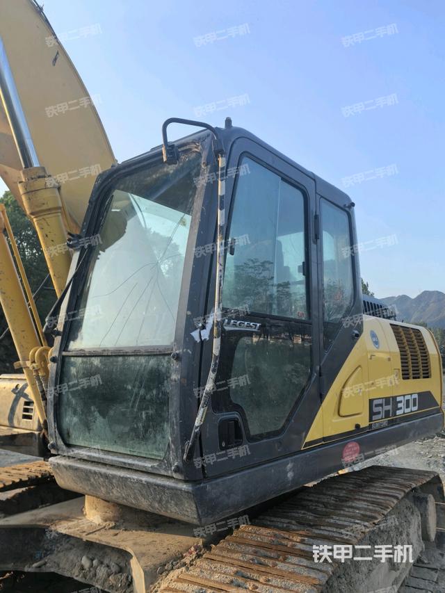 駕駛室左前45度（駕駛室部分）