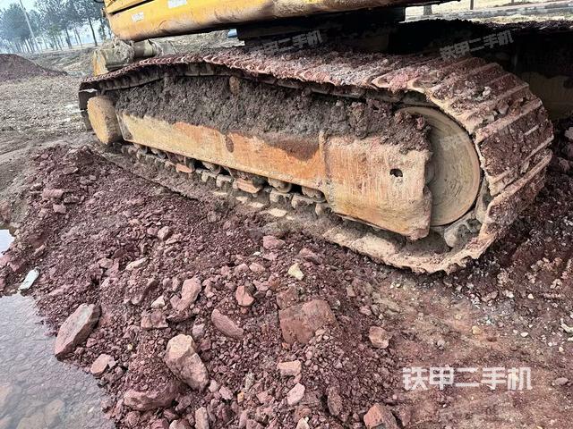 右側(cè)履帶整體(行走機構(gòu)) 右側(cè)履帶整體(行走機構(gòu))
