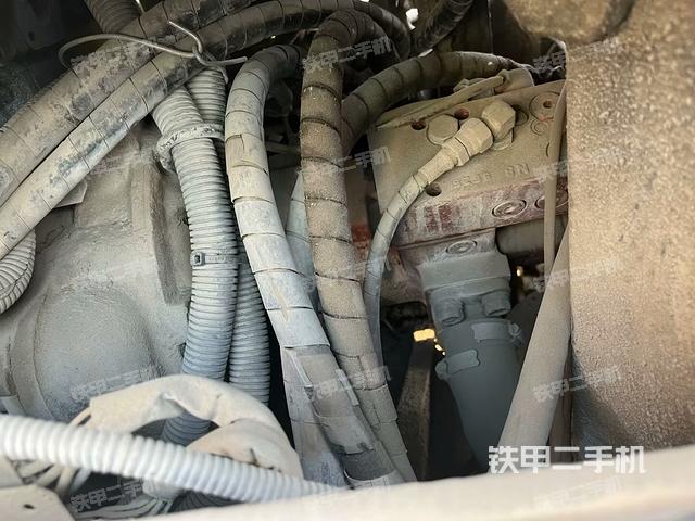 液壓泵艙室正面整體(整機(jī)外觀) 液壓泵艙室正面整體(整機(jī)外觀)