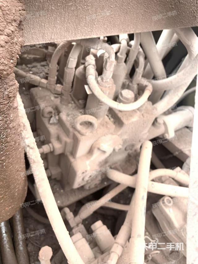 回转马达和主控阀（整机外观）