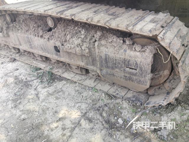 单侧履带整体(整机外观) 单侧履带整体(整机外观)