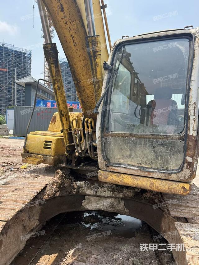 大臂油缸整體?豎拍(工作和回轉裝置) 大臂油缸整體?豎拍(工作和回轉裝置)