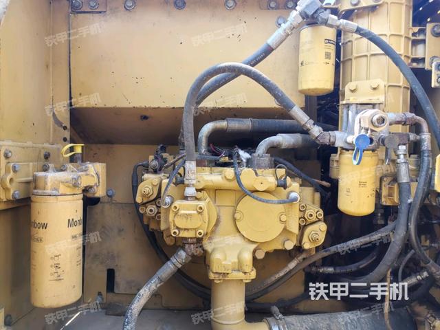 液压泵舱室正面整体(整机外观) 液压泵舱室正面整体(整机外观)