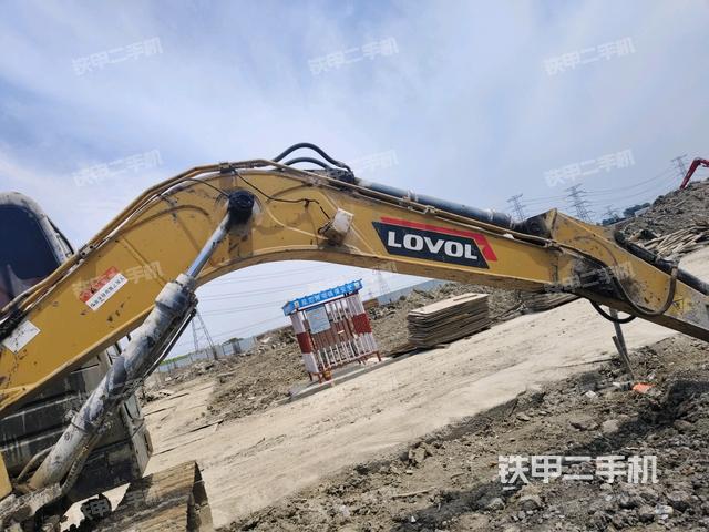 大臂整体 右侧(工作和回转装置) 大臂整体 右侧(工作和回转装置)