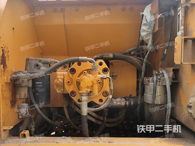液壓泵艙室正面整體(整機(jī)外觀) 液壓泵艙室正面整體(整機(jī)外觀)