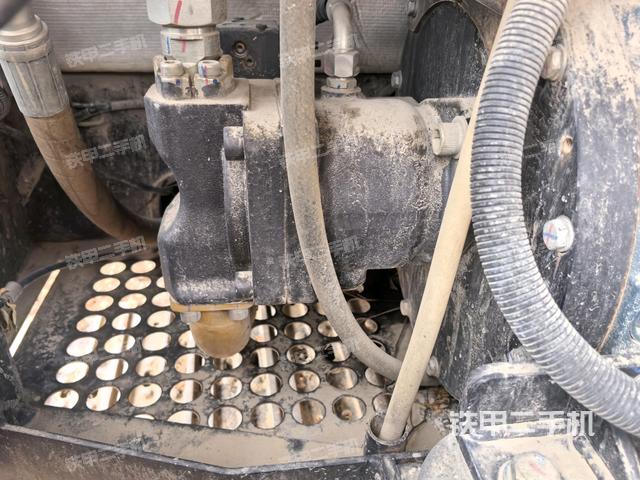 液压泵舱室正面整体(整机外观) 液压泵舱室正面整体(整机外观)