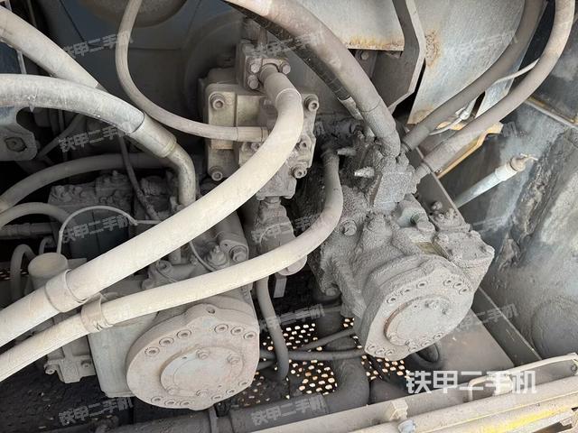 液壓泵艙室正面整體（整機(jī)外觀）