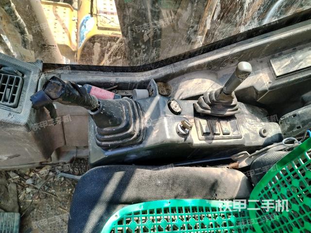 座椅右側控制臺/鑰匙門/油門/含右手柄（駕駛室部分）