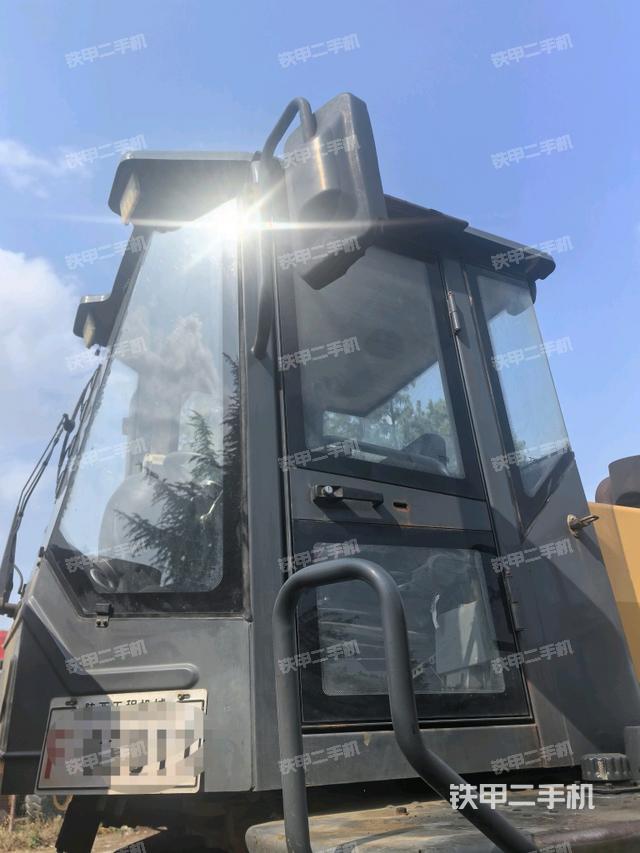 駕駛室正側(cè)(駕駛室部分) 駕駛室正側(cè)(駕駛室部分)