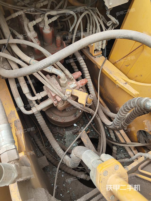 回转马达和主控阀（整机外观）