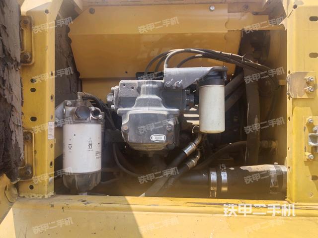 液壓泵艙室正面整體(整機(jī)外觀) 液壓泵艙室正面整體(整機(jī)外觀)