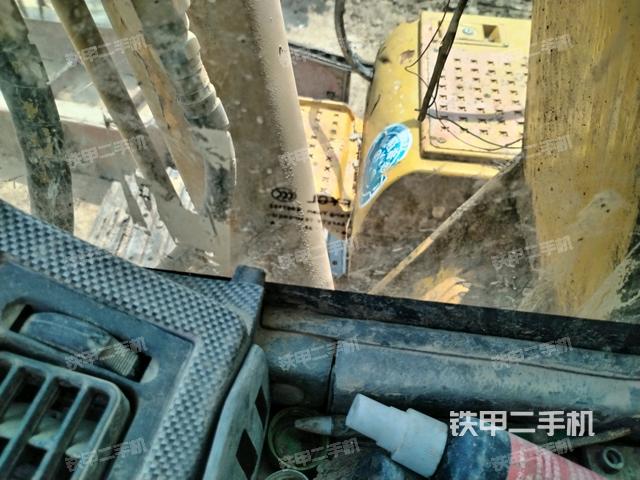 后窗玻璃角標（駕駛室部分）