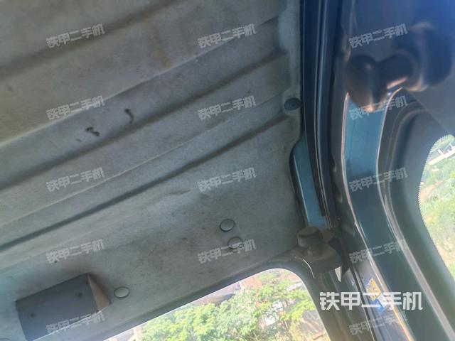 駕駛室左后45度(駕駛室部分) 駕駛室左后45度(駕駛室部分)