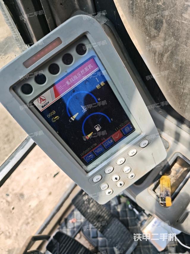 座椅右側(cè)控制臺/鑰匙門/油門/含右手柄(駕駛室部分) 座椅右側(cè)控制臺/鑰匙門/油門/含右手柄(駕駛室部分)