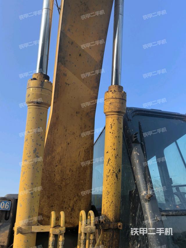 大臂油缸整體?豎拍（工作和回轉(zhuǎn)裝置）