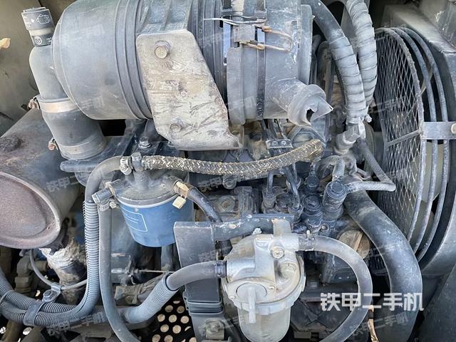回轉(zhuǎn)馬達(dá)和主控閥(整機(jī)外觀) 回轉(zhuǎn)馬達(dá)和主控閥(整機(jī)外觀)