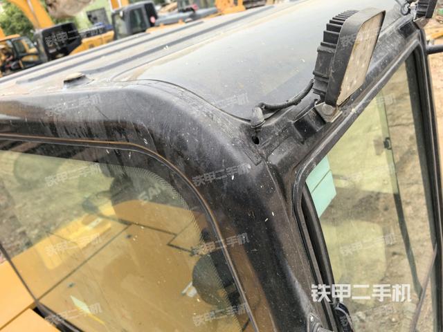 驾驶室顶部(整机外观) 驾驶室顶部(整机外观)