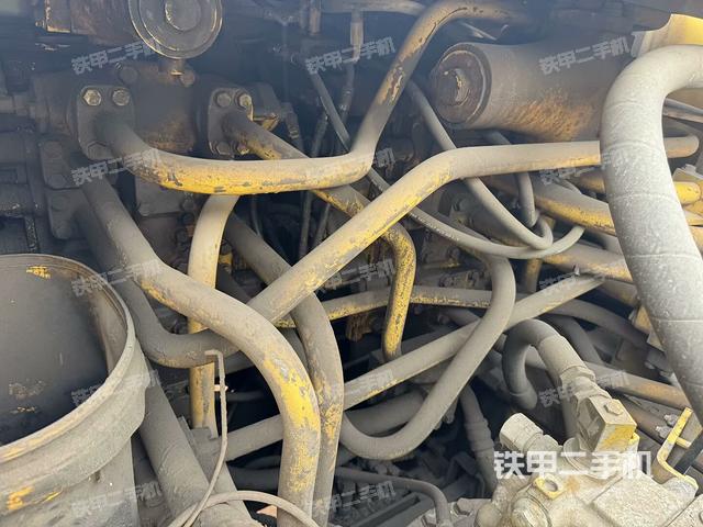 回轉(zhuǎn)馬達(dá)和主控閥（整機(jī)外觀）