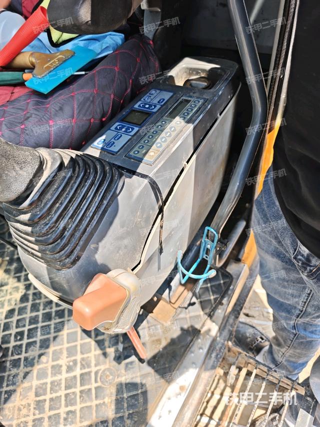 左后方玻璃角標(駕駛室部分) 左后方玻璃角標(駕駛室部分)