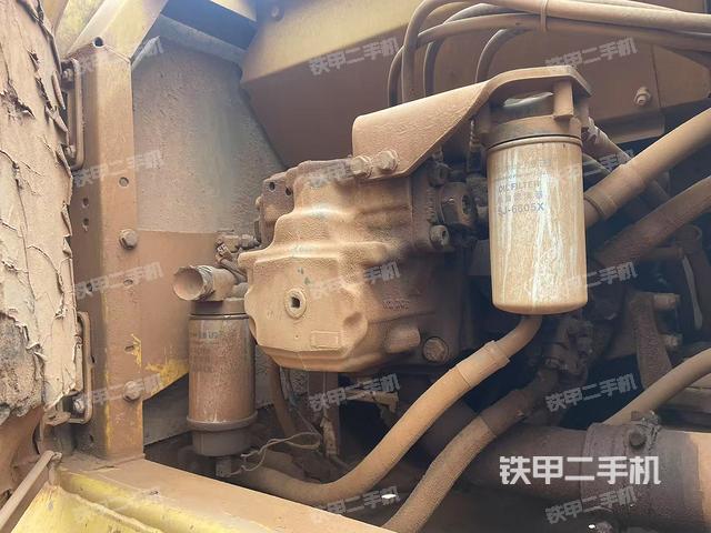 液壓泵艙室正面整體(整機外觀) 液壓泵艙室正面整體(整機外觀)