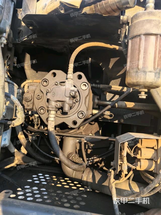 液壓泵斜45?右（大件艙室）