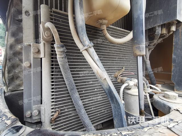 驾驶室顶部（整机外观）