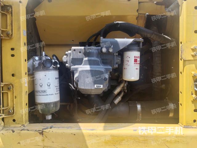 液壓泵艙室正面整體(整機(jī)外觀) 液壓泵艙室正面整體(整機(jī)外觀)