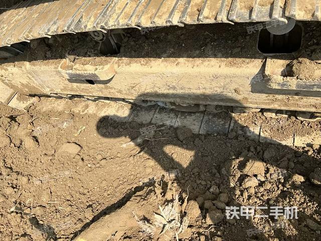 单侧履带整体(整机外观) 单侧履带整体(整机外观)